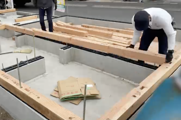 現場からシリーズ_土台敷 | Carpenter Japan